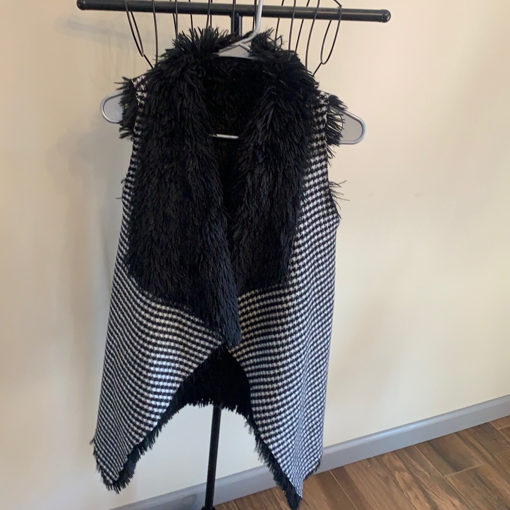 Black and white houndstooth faux fur lined vest